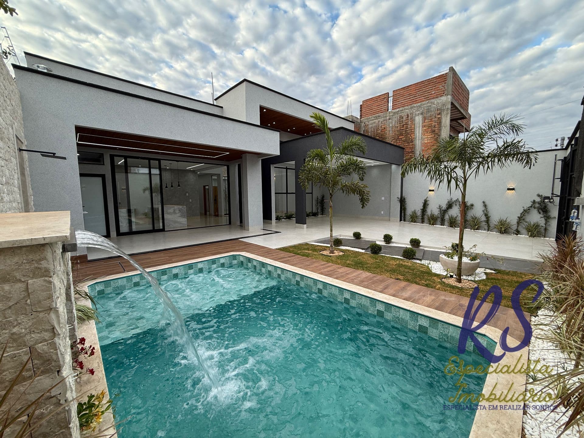 Casa 03 suítes e lazer completo - Res das Acácias